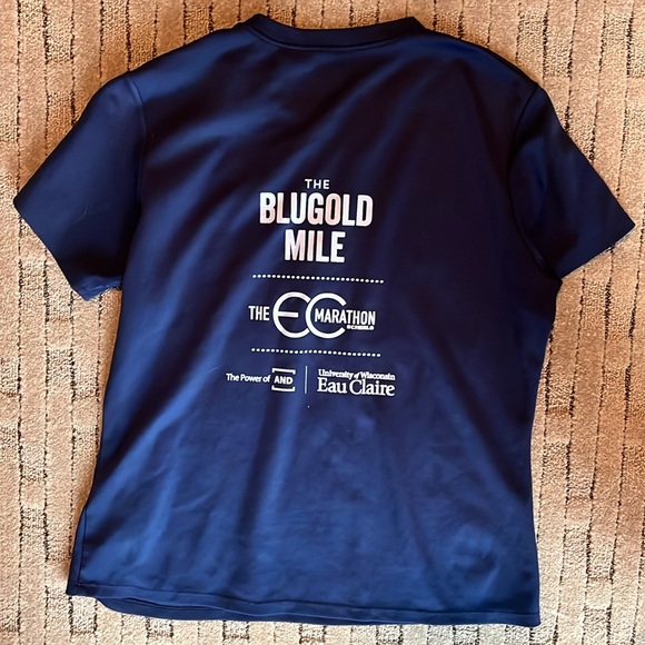 Strong hearts and swift feet the blugold marathon navy tshirt - Picture 2 of 2